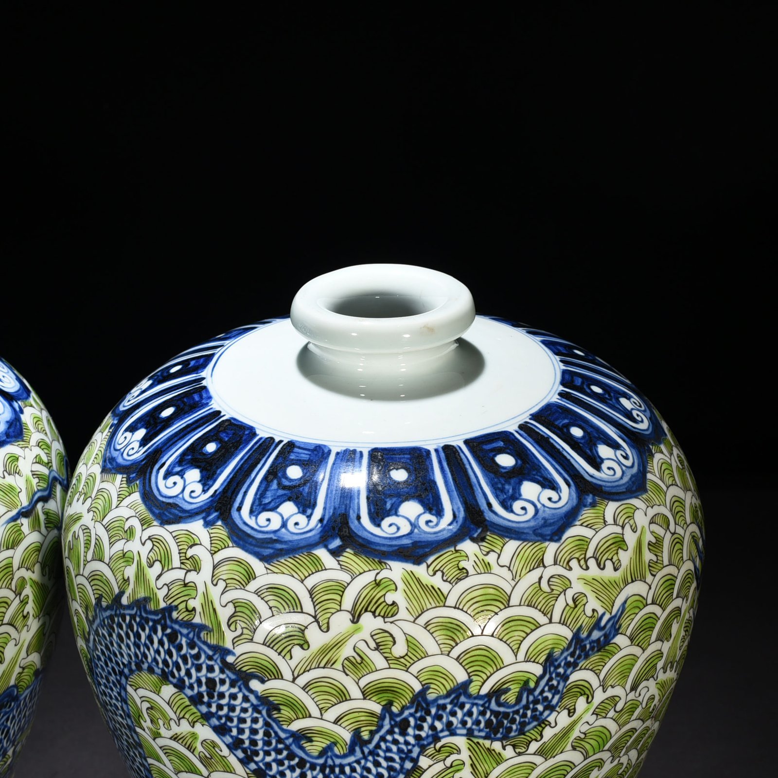 Ming Dynasty Xuande green color blue and white seawater dragon pattern plum vase