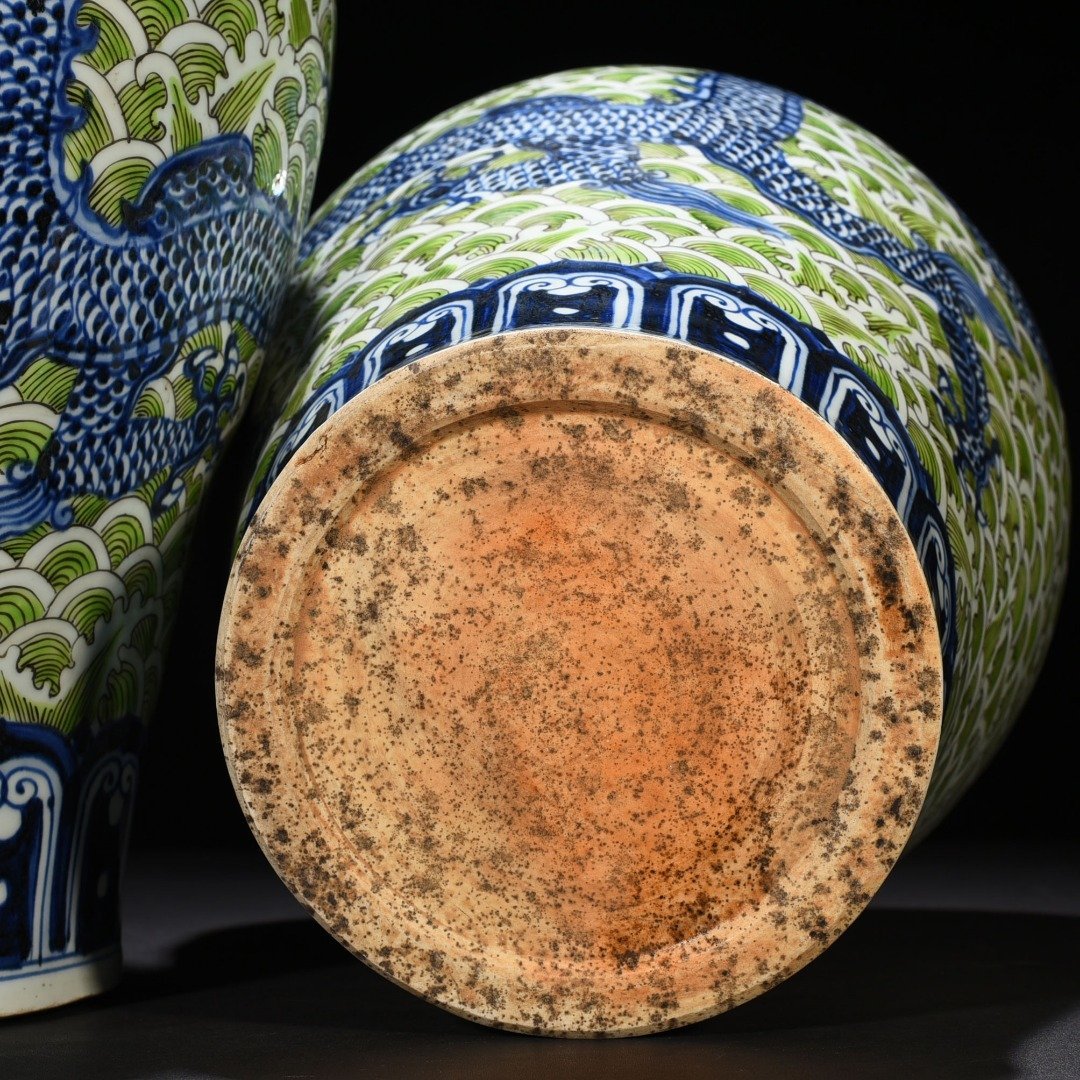 Ming Dynasty Xuande green color blue and white seawater dragon pattern plum vase