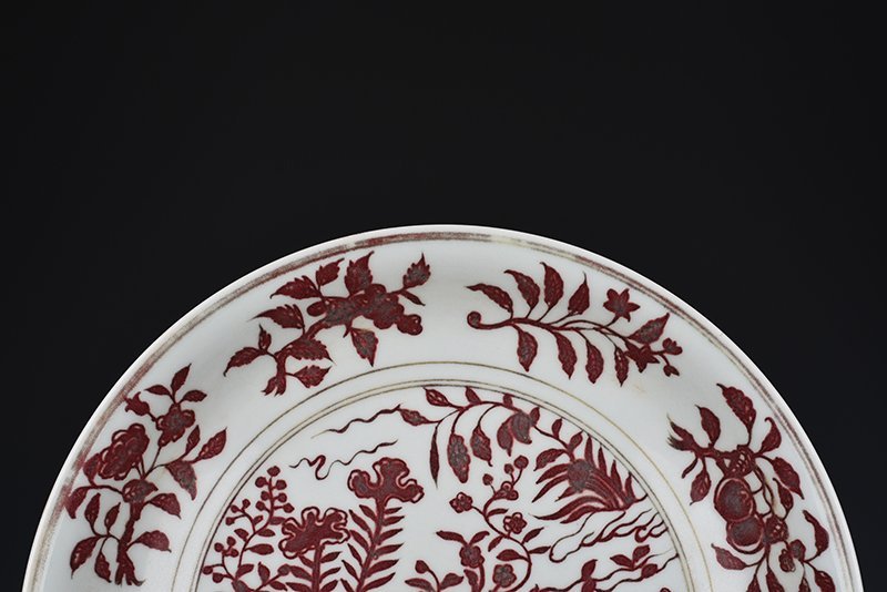 Ming Dynasty Xuande underglaze red cockscomb pattern plate