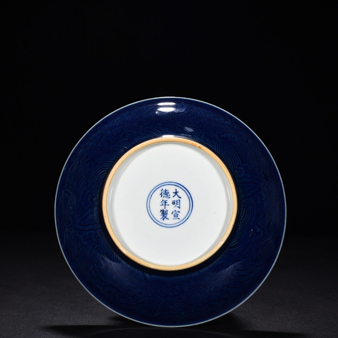 Ming Dynasty Xuande Ji red glaze engraved fish and algae pattern plate