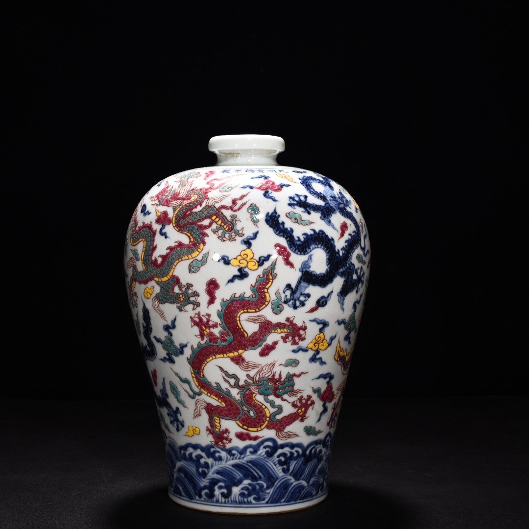 Ming Dynasty Xuande blue and white five-color five-dragon pattern plum vase
