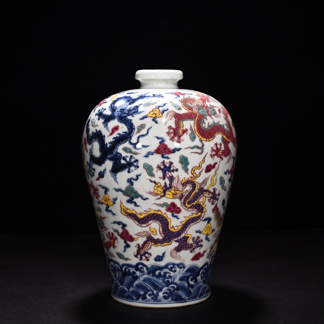 Ming Dynasty Xuande blue and white five-color five-dragon pattern plum vase