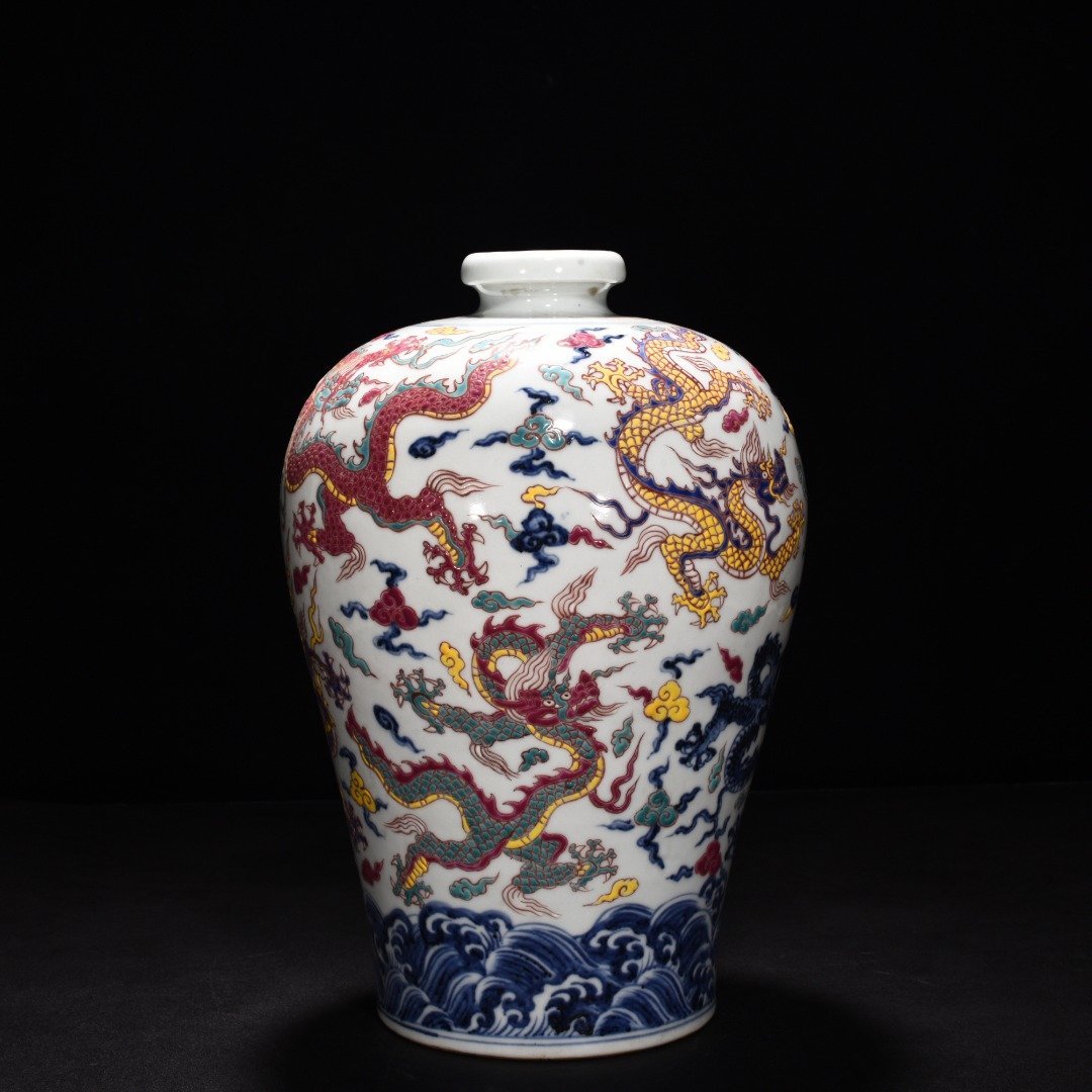 Ming Dynasty Xuande blue and white five-color five-dragon pattern plum vase