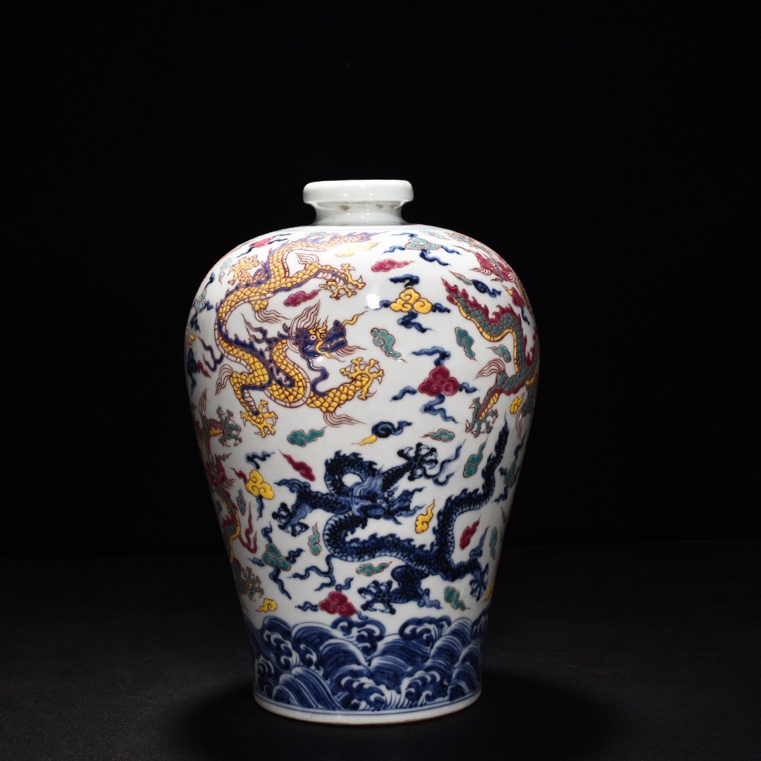 Ming Dynasty Xuande blue and white five-color five-dragon pattern plum vase
