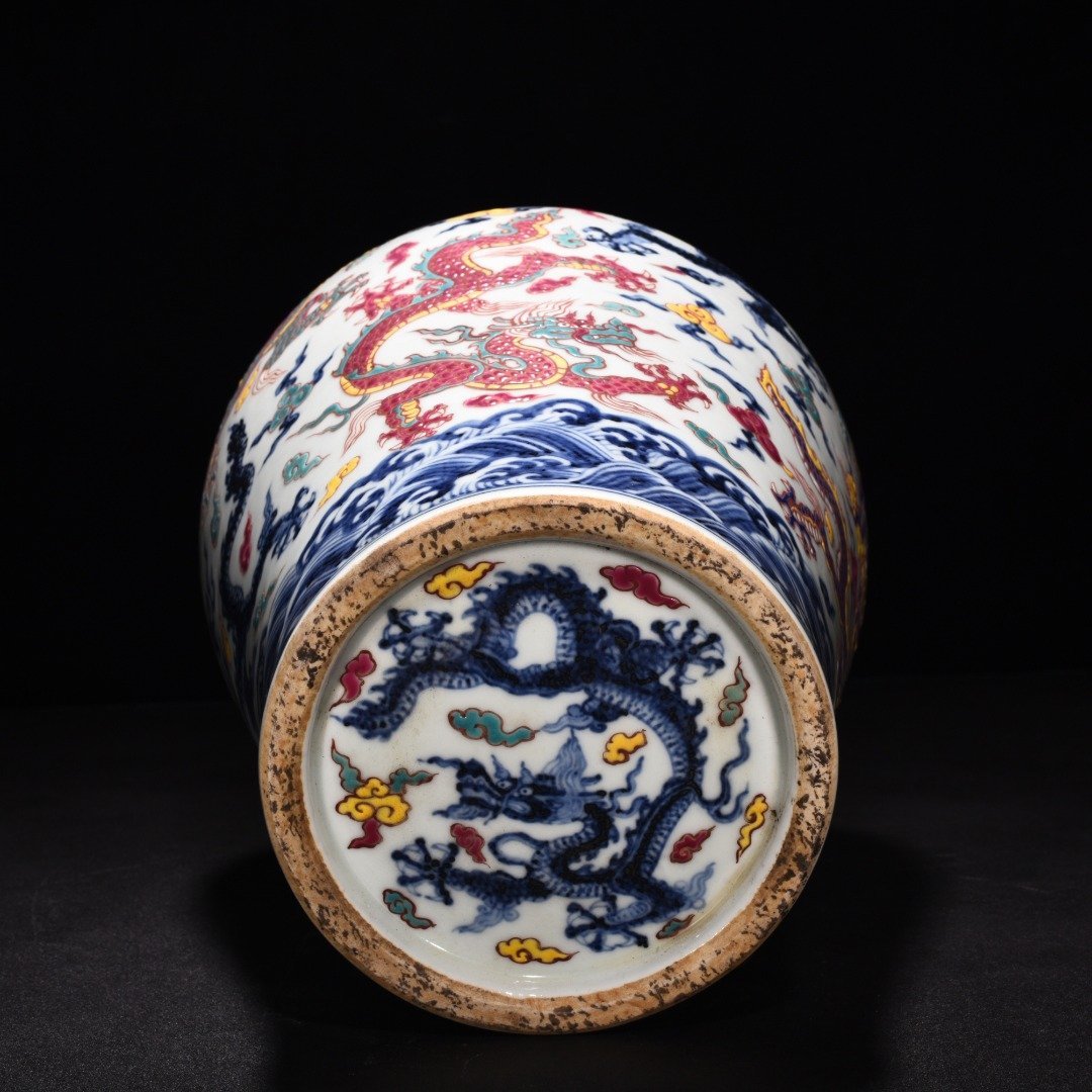 Ming Dynasty Xuande blue and white five-color five-dragon pattern plum vase
