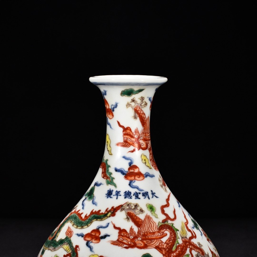 Ming Dynasty Xuande blue and white multicolored five dragon pattern jade pot spring vase