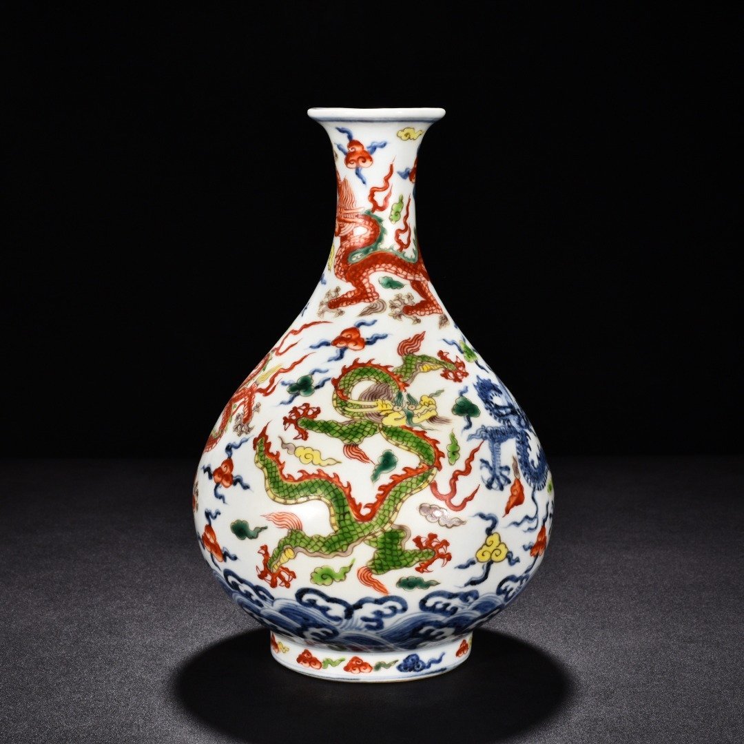 Ming Dynasty Xuande blue and white multicolored five dragon pattern jade pot spring vase