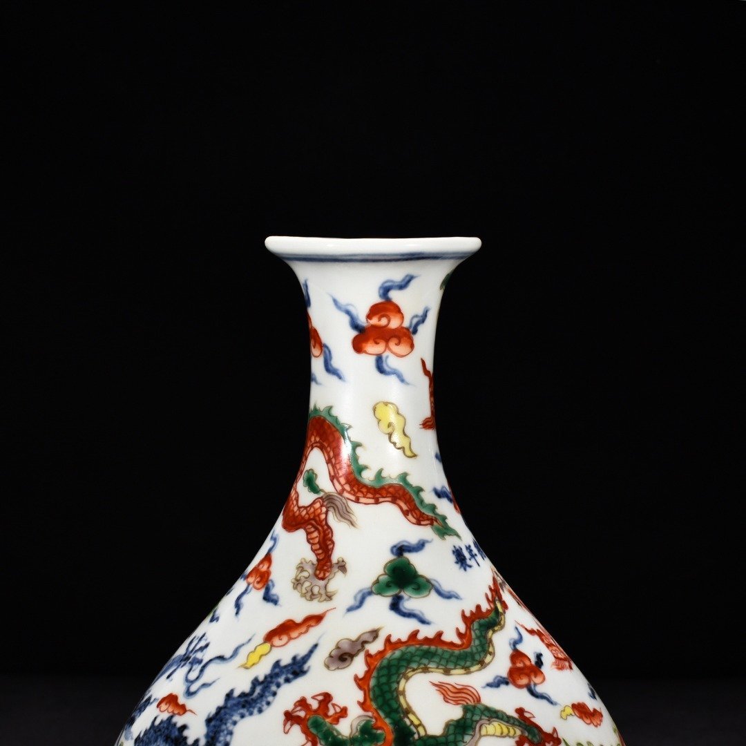 Ming Dynasty Xuande blue and white multicolored five dragon pattern jade pot spring vase