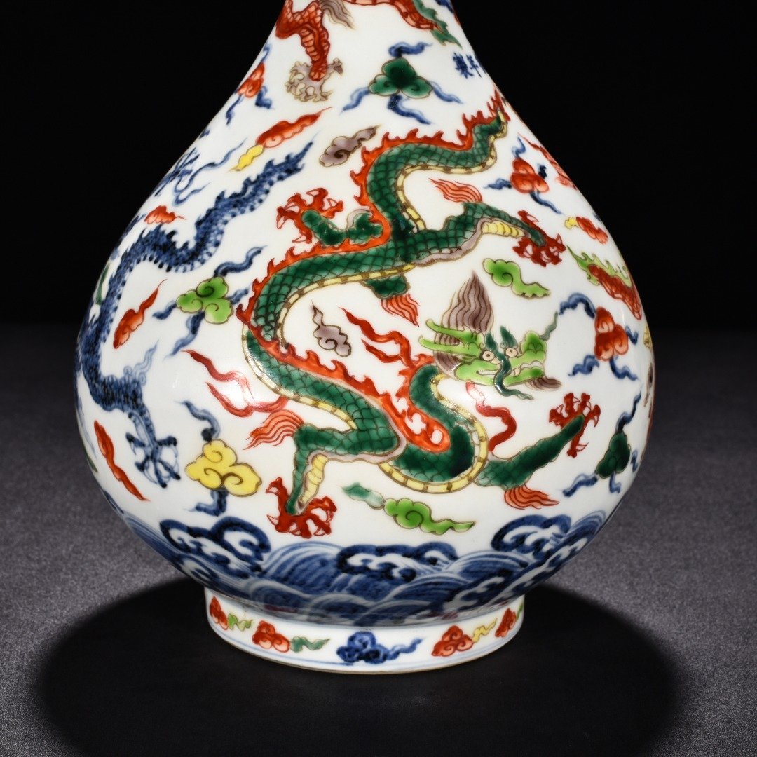 Ming Dynasty Xuande blue and white multicolored five dragon pattern jade pot spring vase
