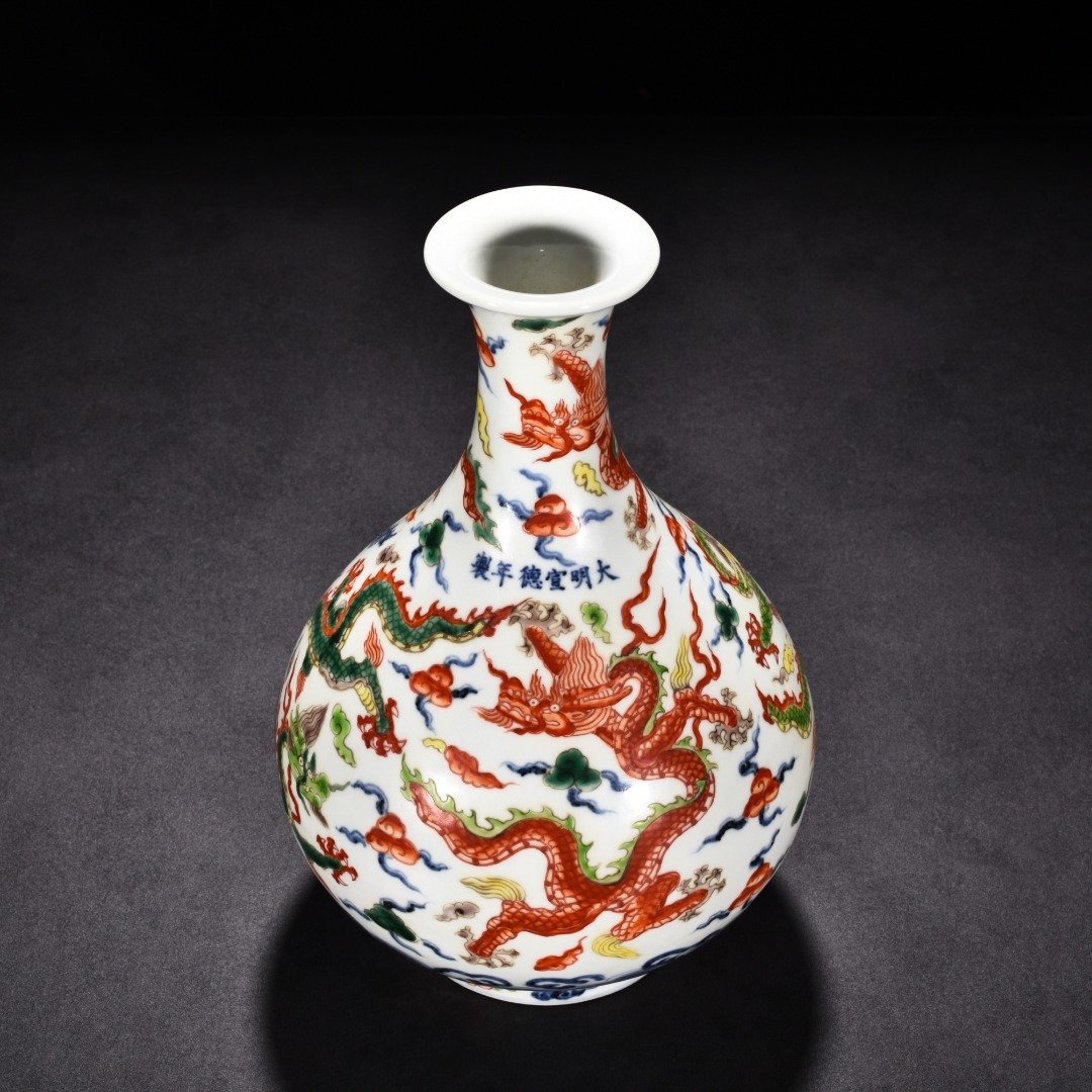 Ming Dynasty Xuande blue and white multicolored five dragon pattern jade pot spring vase