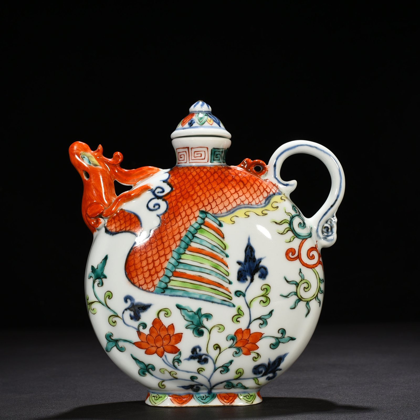 Ming Dynasty Xuande blue and white five-color phoenix head pot