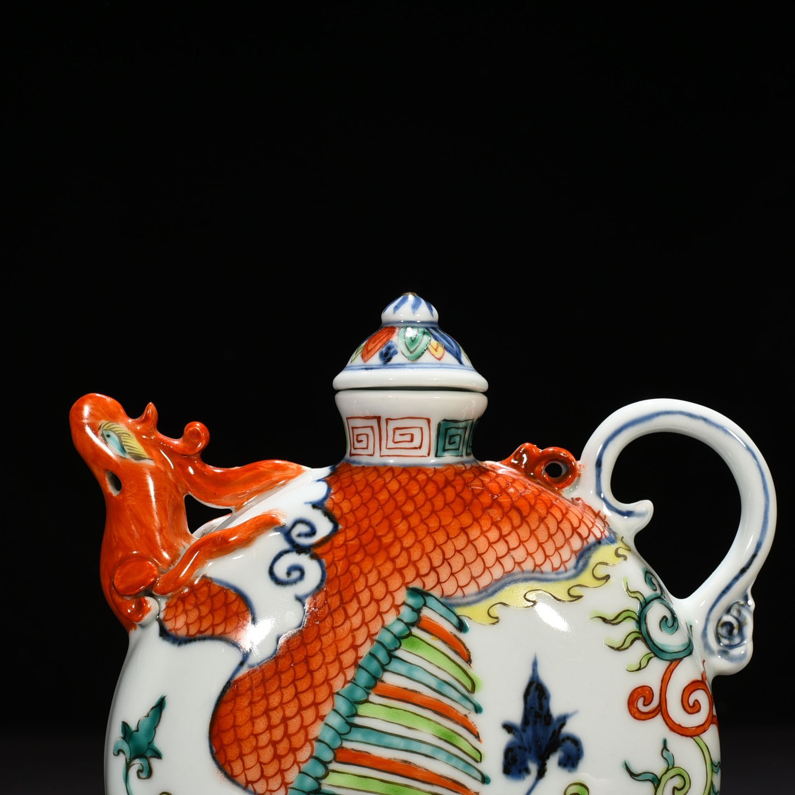 Ming Dynasty Xuande blue and white five-color phoenix head pot