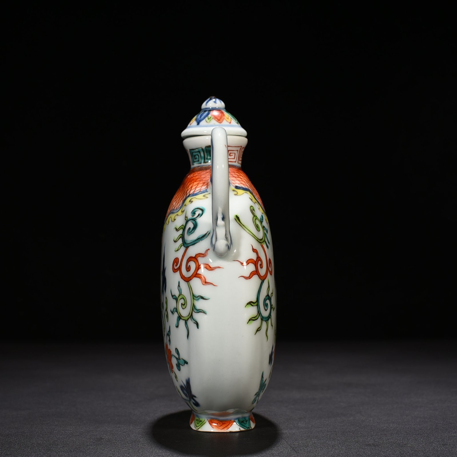 Ming Dynasty Xuande blue and white five-color phoenix head pot