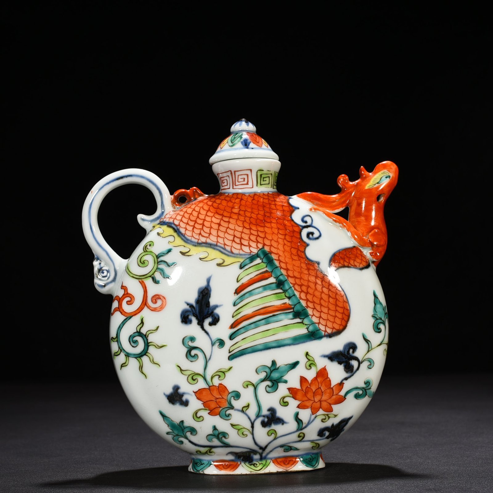 Ming Dynasty Xuande blue and white five-color phoenix head pot