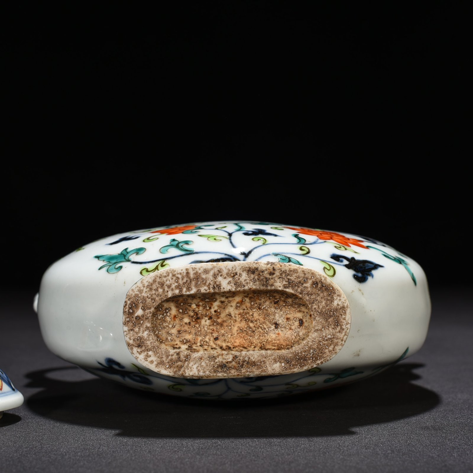 Ming Dynasty Xuande blue and white five-color phoenix head pot