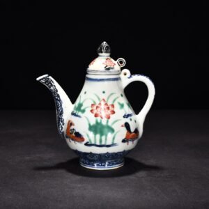 Ming Dynasty Xuande blue and white multicolored lotus pond pear-shaped pot