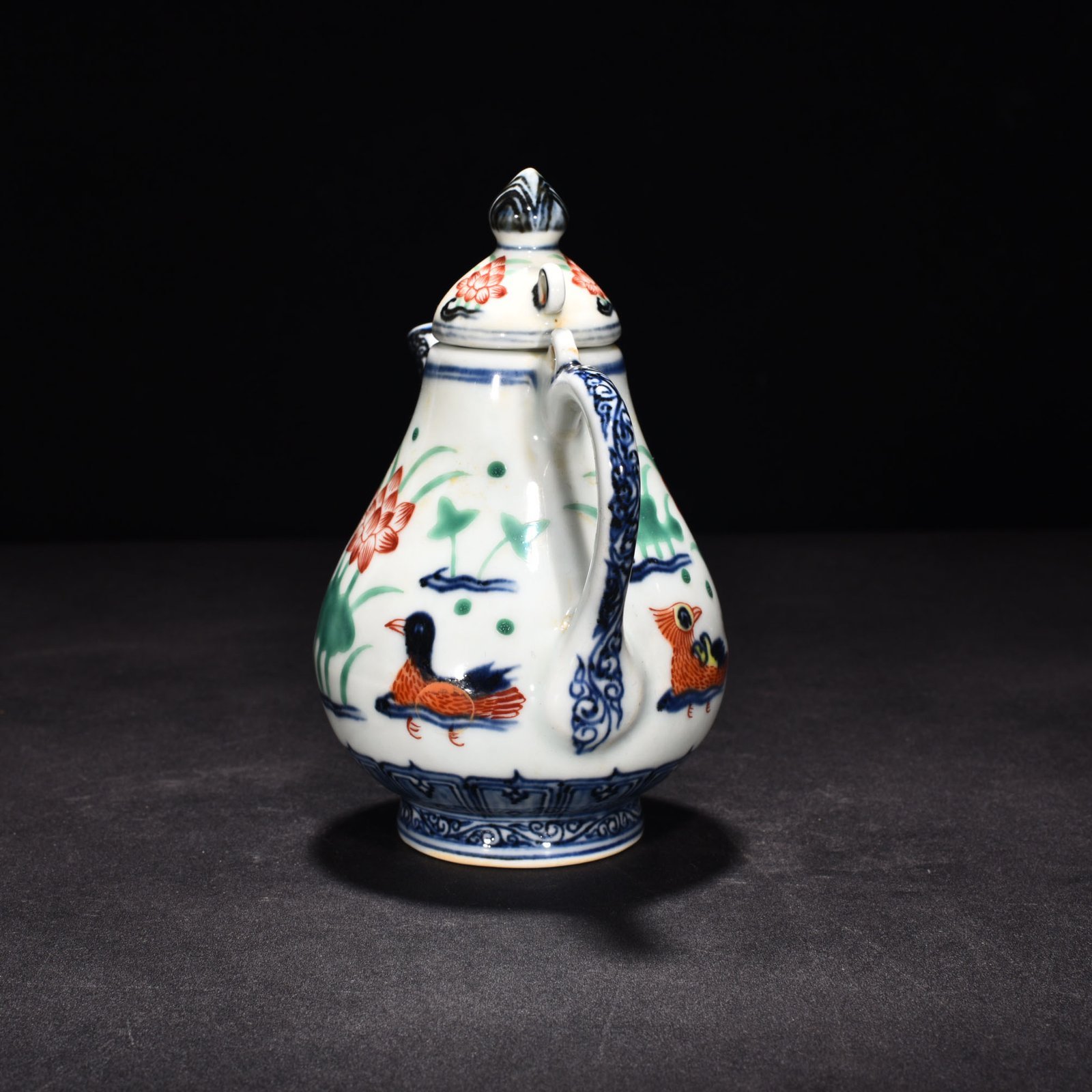 Ming Dynasty Xuande blue and white multicolored lotus pond pear-shaped pot