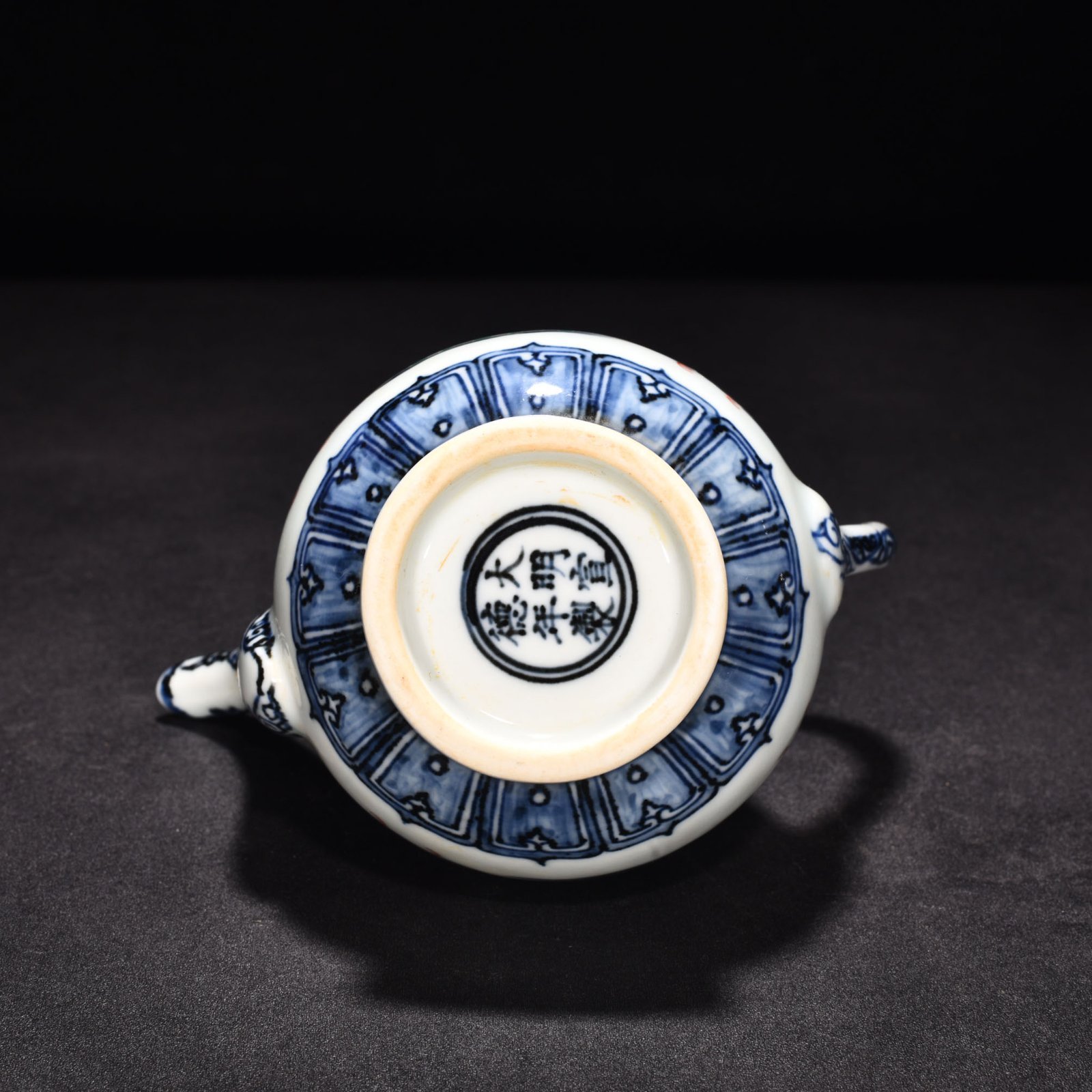 Ming Dynasty Xuande blue and white multicolored lotus pond pear-shaped pot