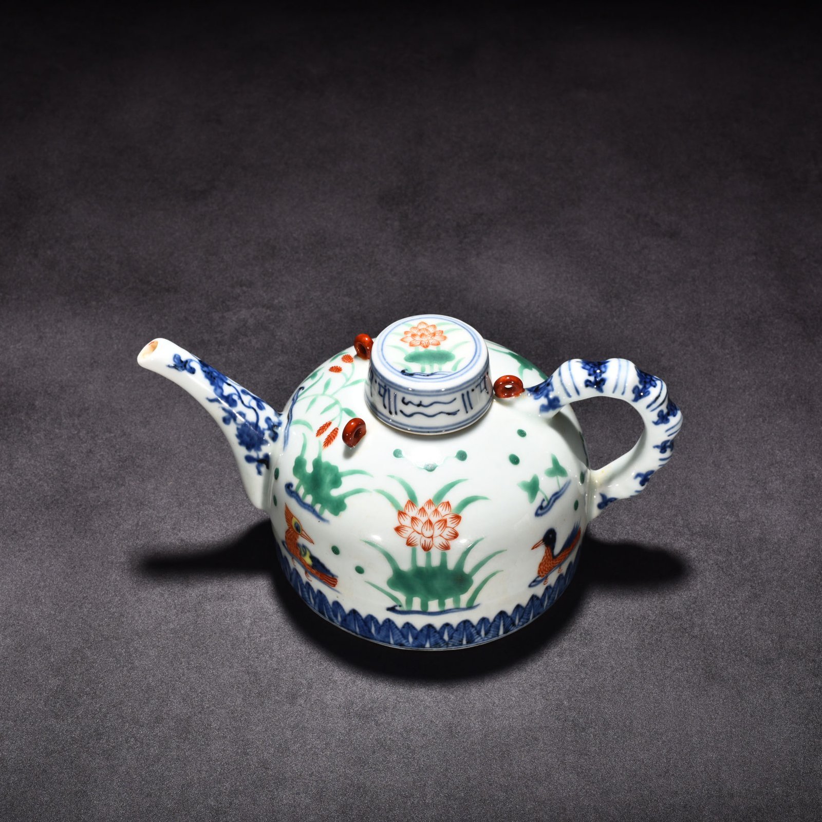 Ming Dynasty Xuande blue and white multi-colored lotus pond bamboo-jointed ewer
