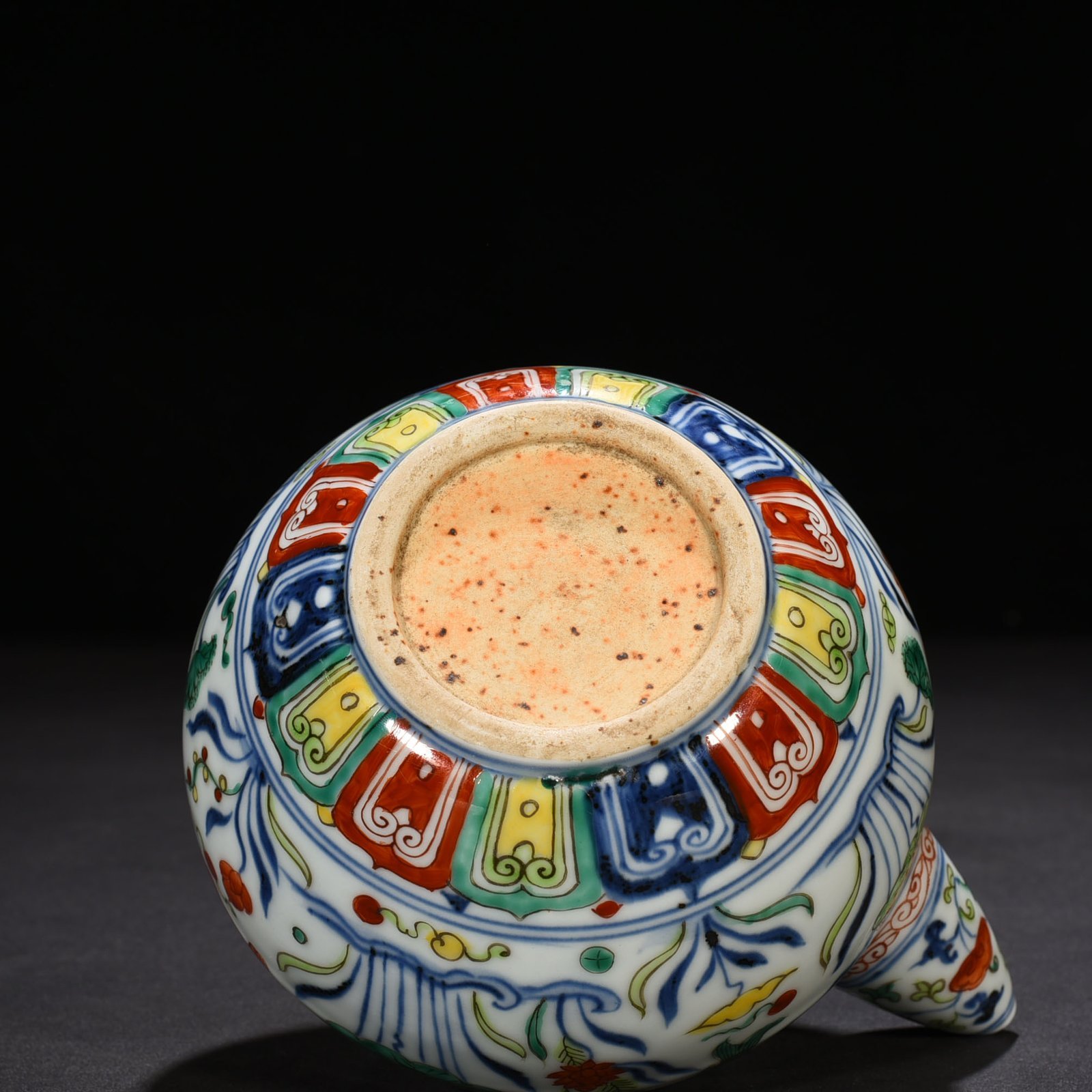 Ming Dynasty Xuande blue and white multicolored fish and algae pattern military holdin