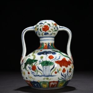 Ming Dynasty Xuande blue and white multicolored fish and algae pattern Ruyi ear garlic bottle