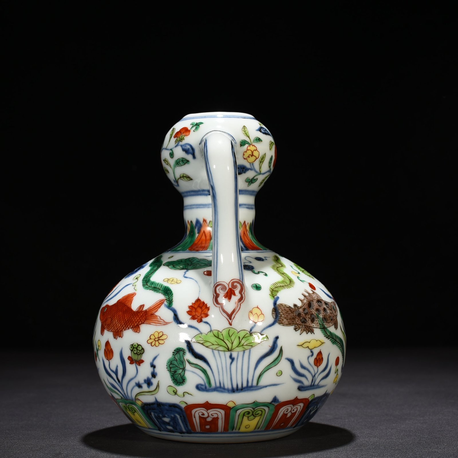 Ming Dynasty Xuande blue and white multicolored fish and algae pattern Ruyi ear garlic bottle
