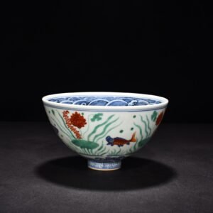 Ming Dynasty Xuande blue and white multicolored fish and algae pattern chicken heart bowl