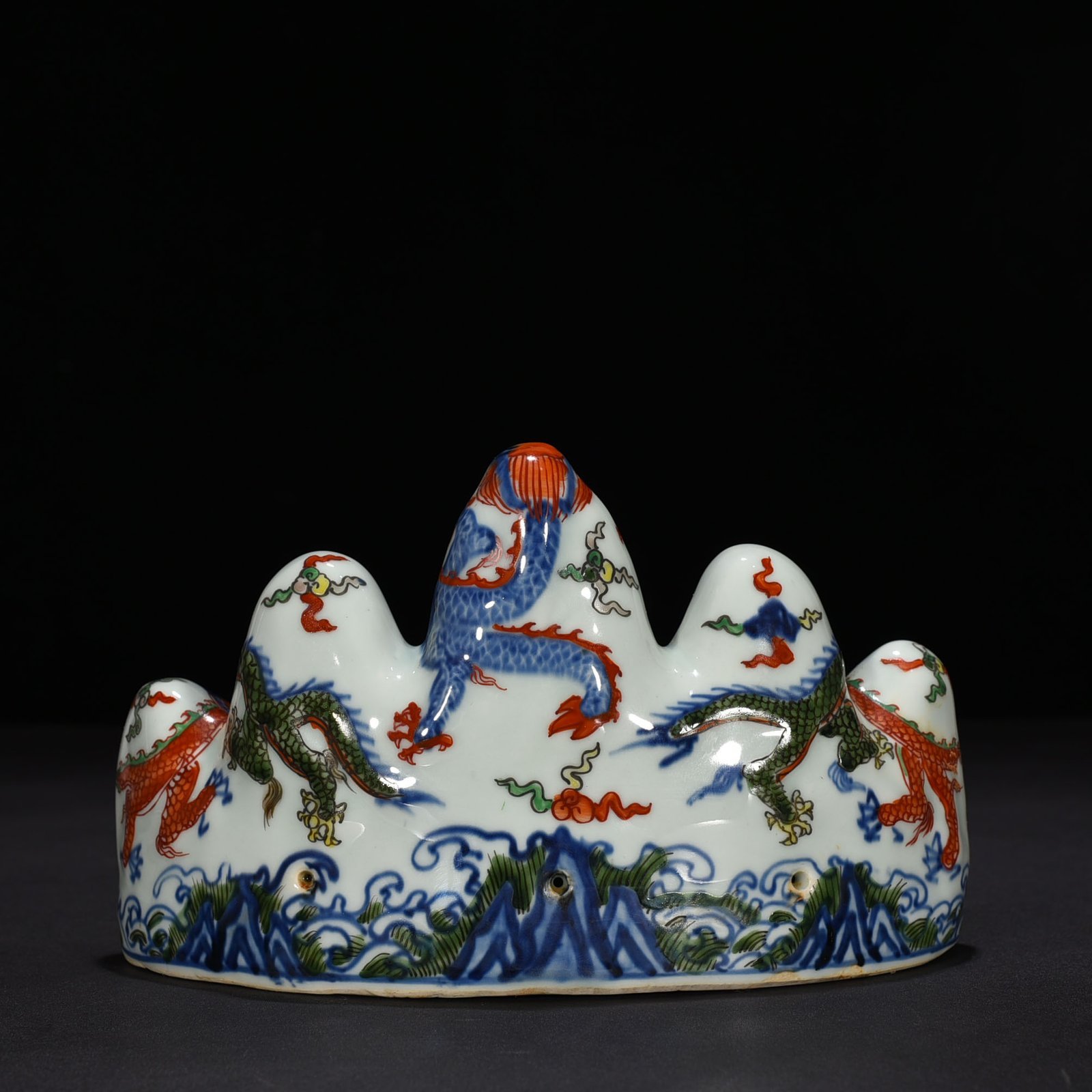 Ming Dynasty Xuande blue and white multicolored dragon pattern mountain-shaped pen holder