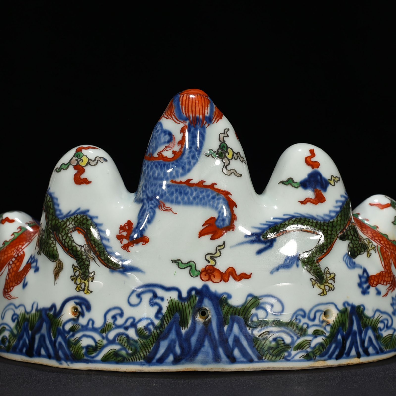 Ming Dynasty Xuande blue and white multicolored dragon pattern mountain-shaped pen holder