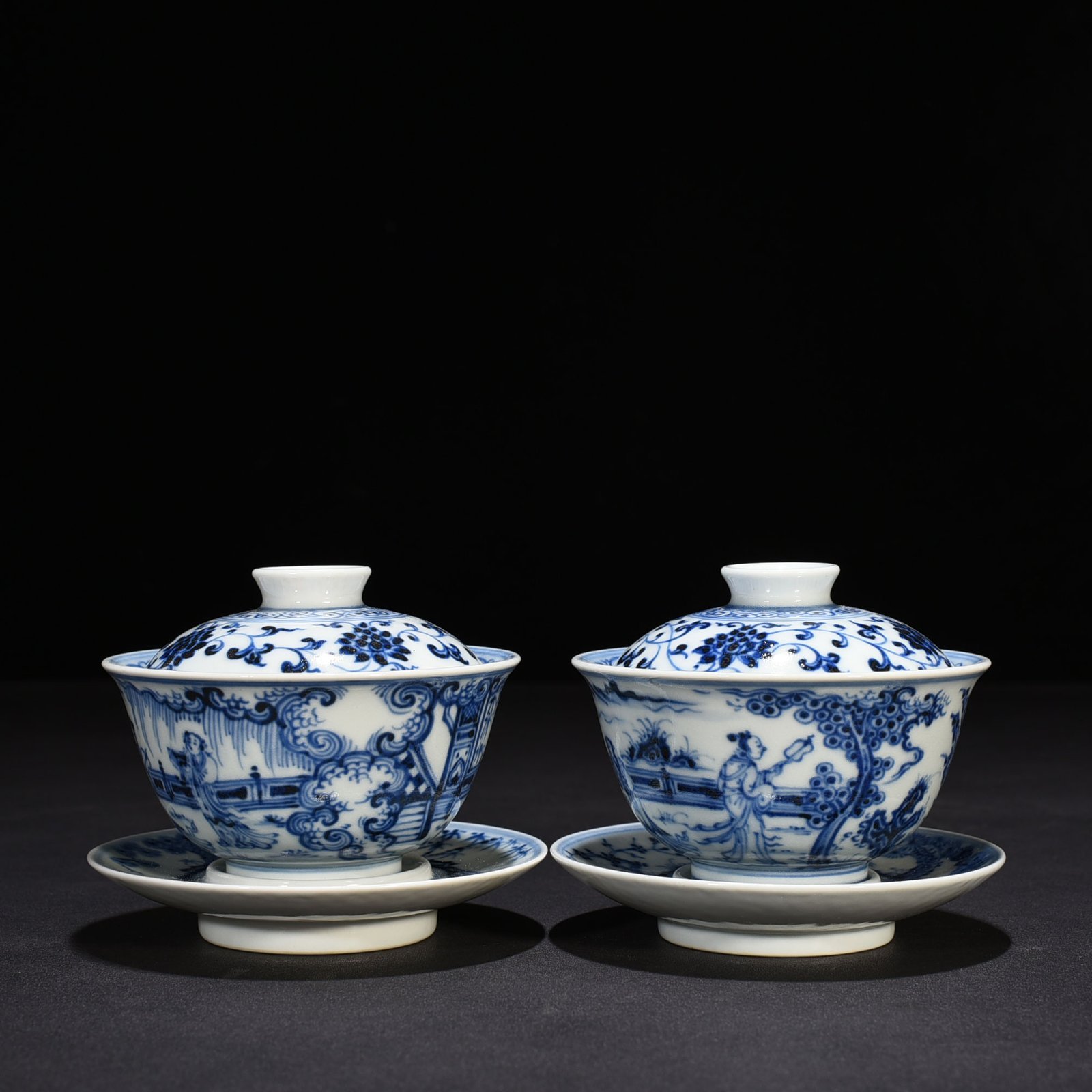 Ming Dynasty Xuande blue and white tureen with figures of ladies