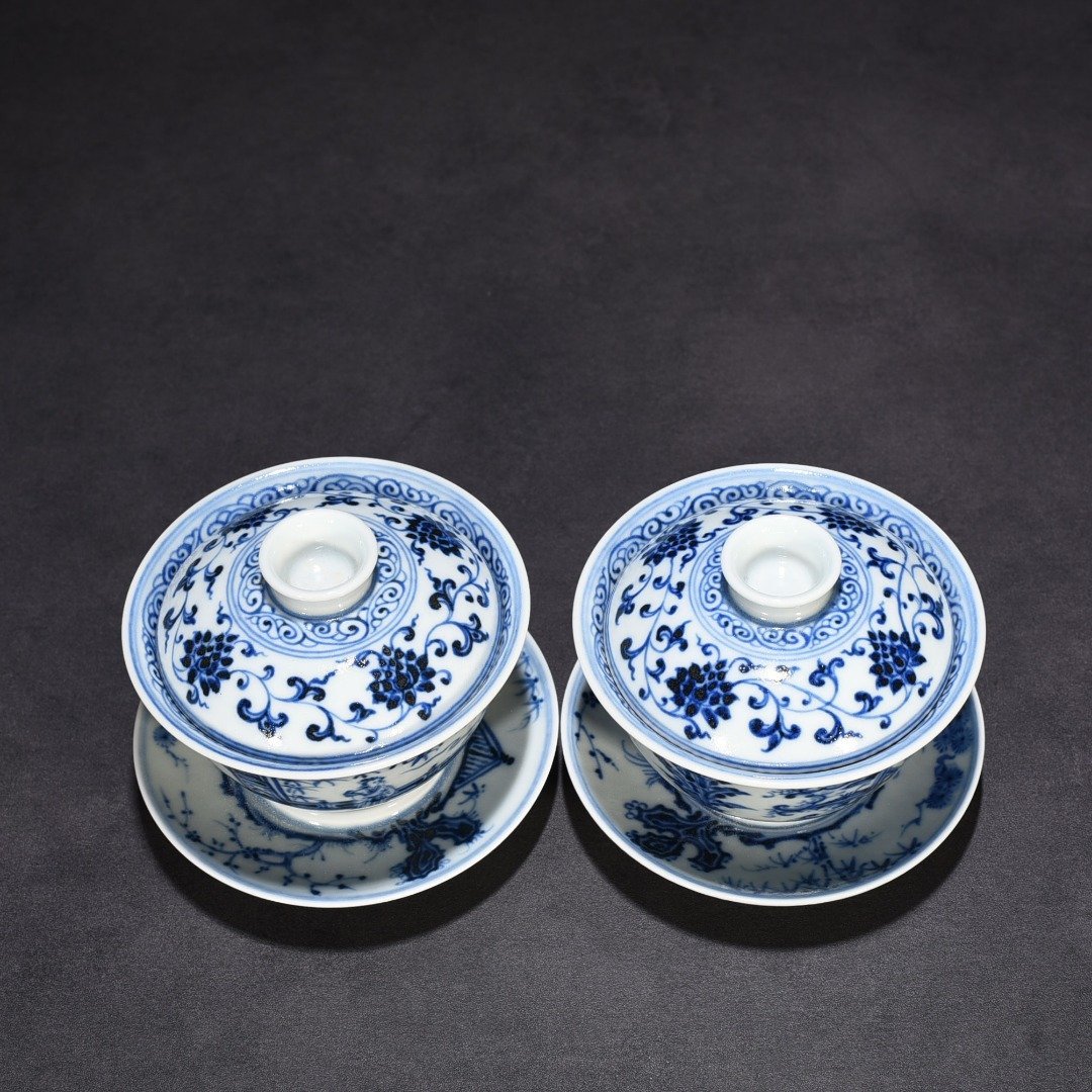 Ming Dynasty Xuande blue and white tureen with figures of ladies