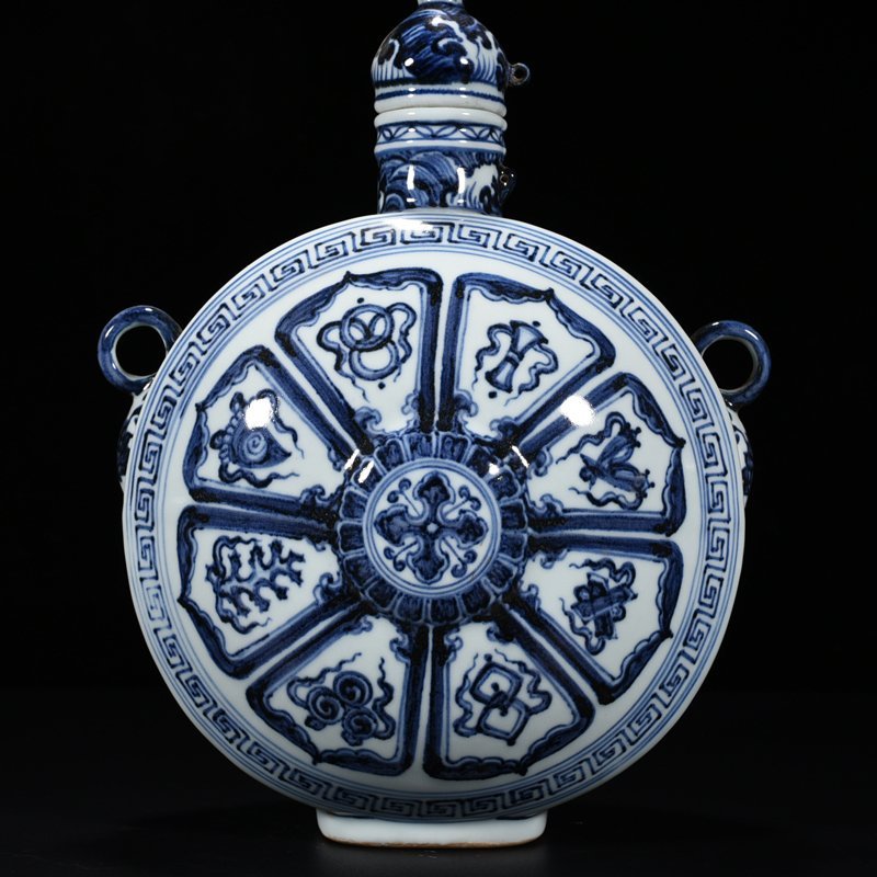 Ming Dynasty Xuande blue and white Buddhist eight-treasure pattern double-series flat vase