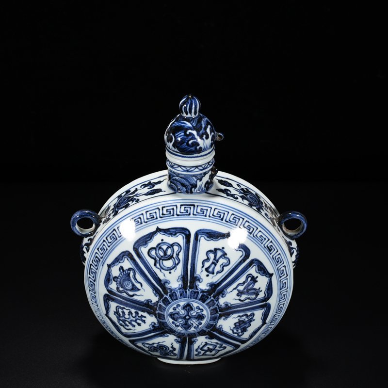 Ming Dynasty Xuande blue and white Buddhist eight-treasure pattern double-series flat vase