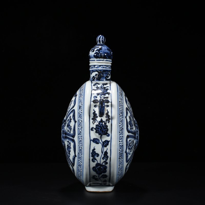 Ming Dynasty Xuande blue and white Buddhist eight-treasure pattern double-series flat vase