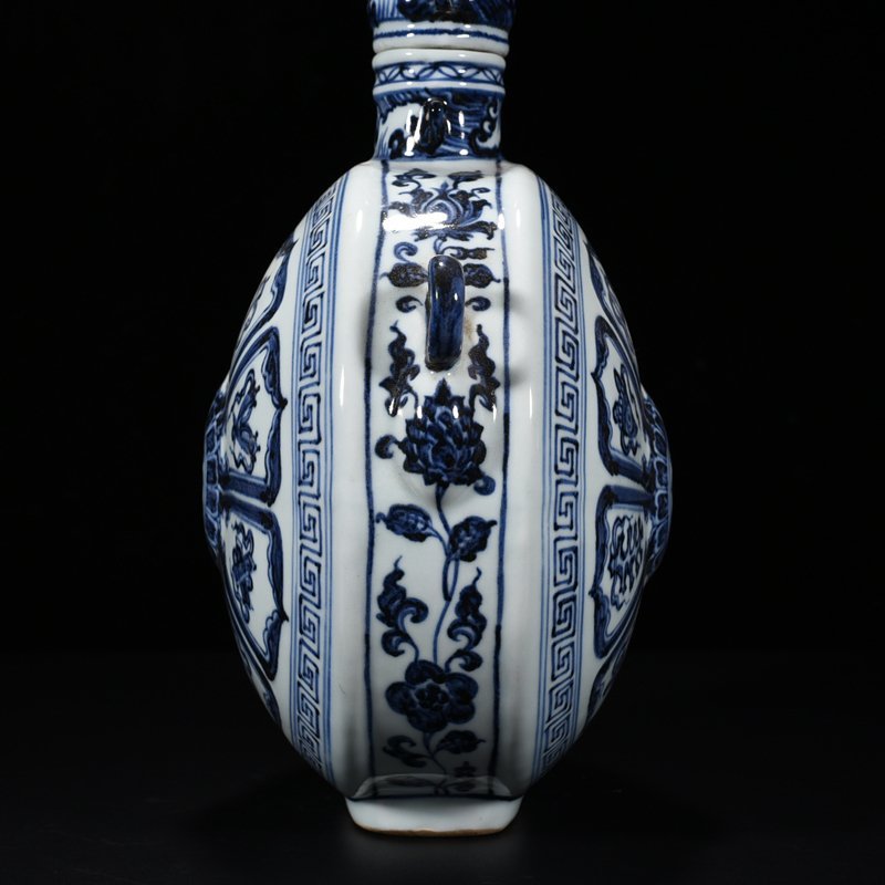 Ming Dynasty Xuande blue and white Buddhist eight-treasure pattern double-series flat vase