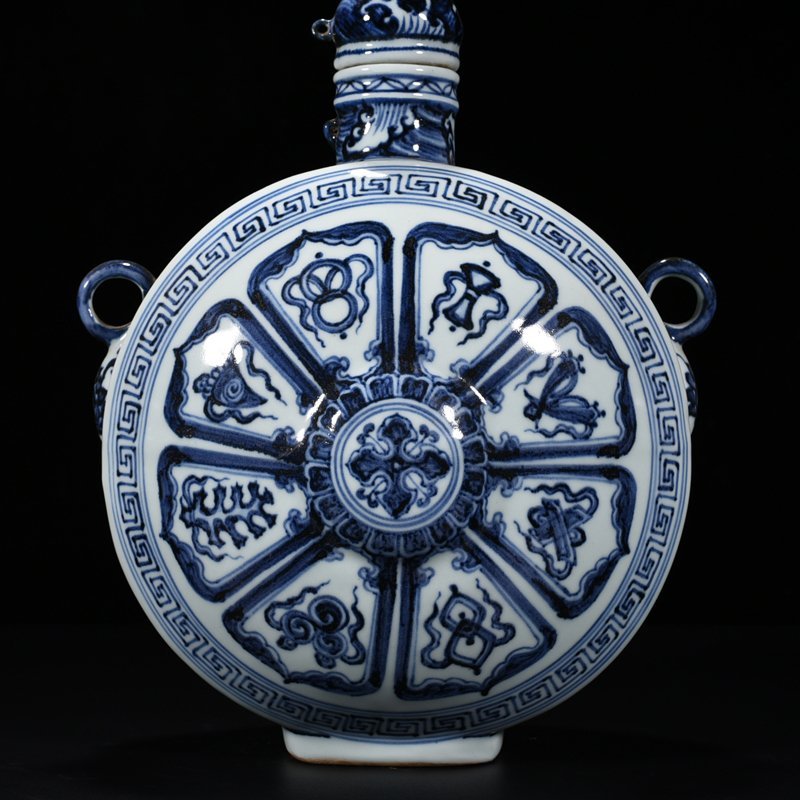 Ming Dynasty Xuande blue and white Buddhist eight-treasure pattern double-series flat vase