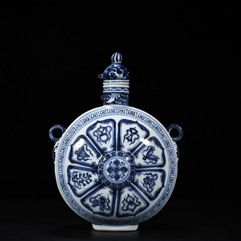 Ming Dynasty Xuande blue and white Buddhist eight-treasure pattern double-series flat vase