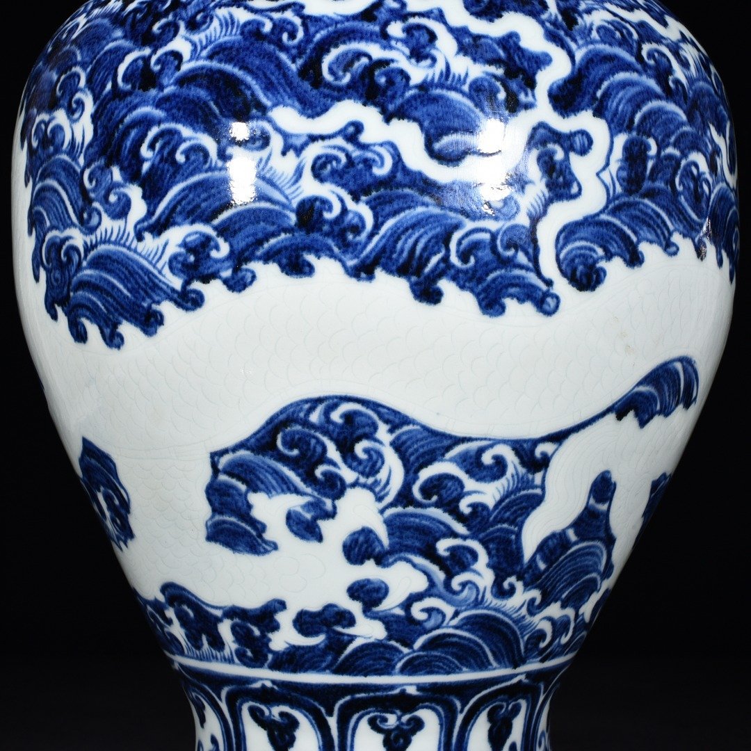 Ming Dynasty Xuande blue and white plum vase with sea water dragon