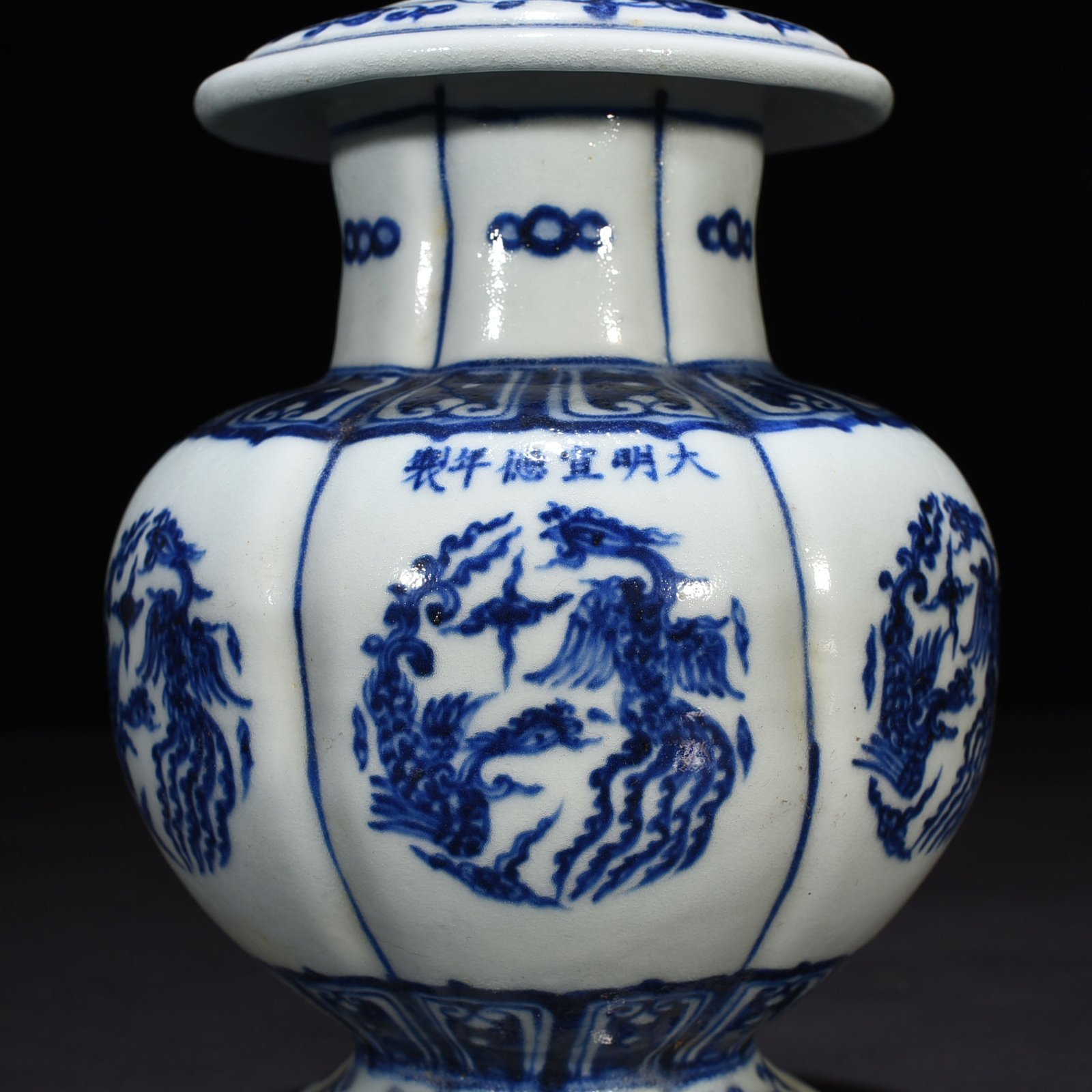 Ming Dynasty Xuande blue and white pomegranate statue with phoenix