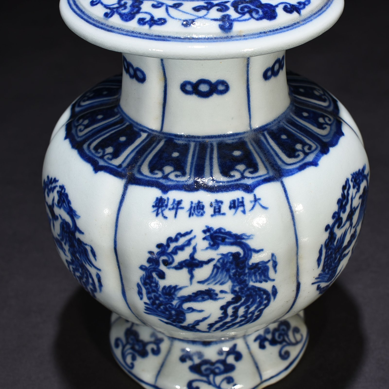 Ming Dynasty Xuande blue and white pomegranate statue with phoenix