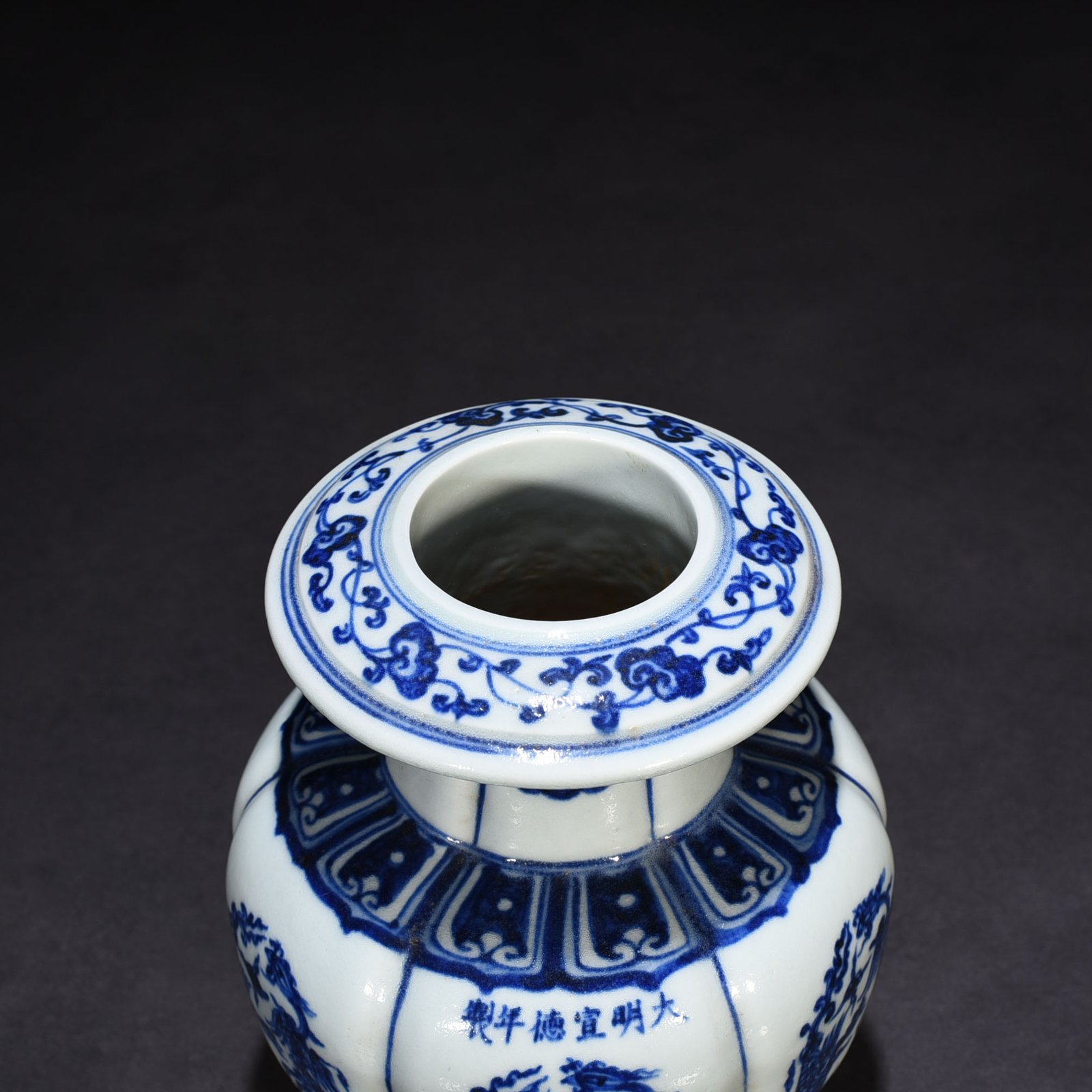 Ming Dynasty Xuande blue and white pomegranate statue with phoenix