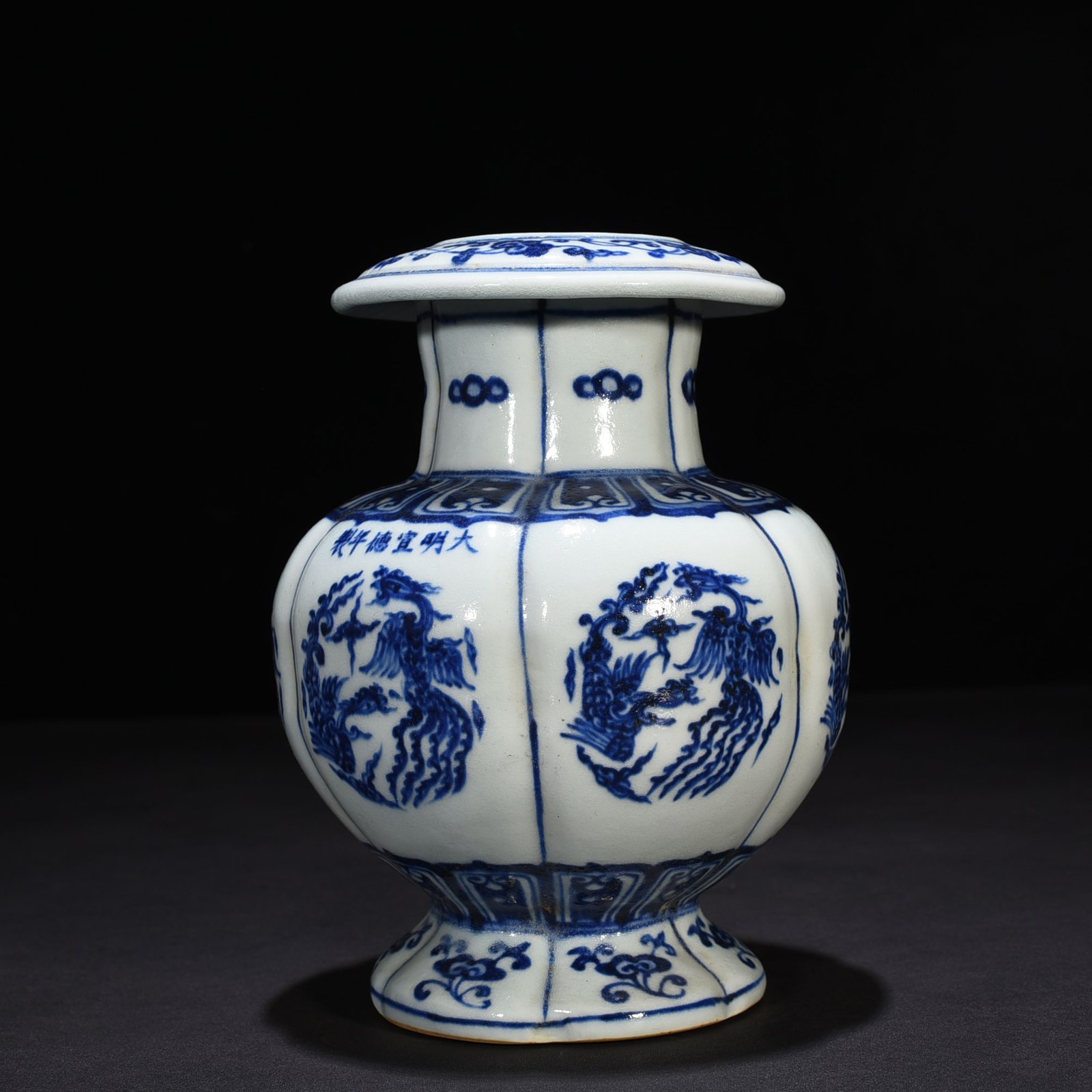 Ming Dynasty Xuande blue and white pomegranate statue with phoenix