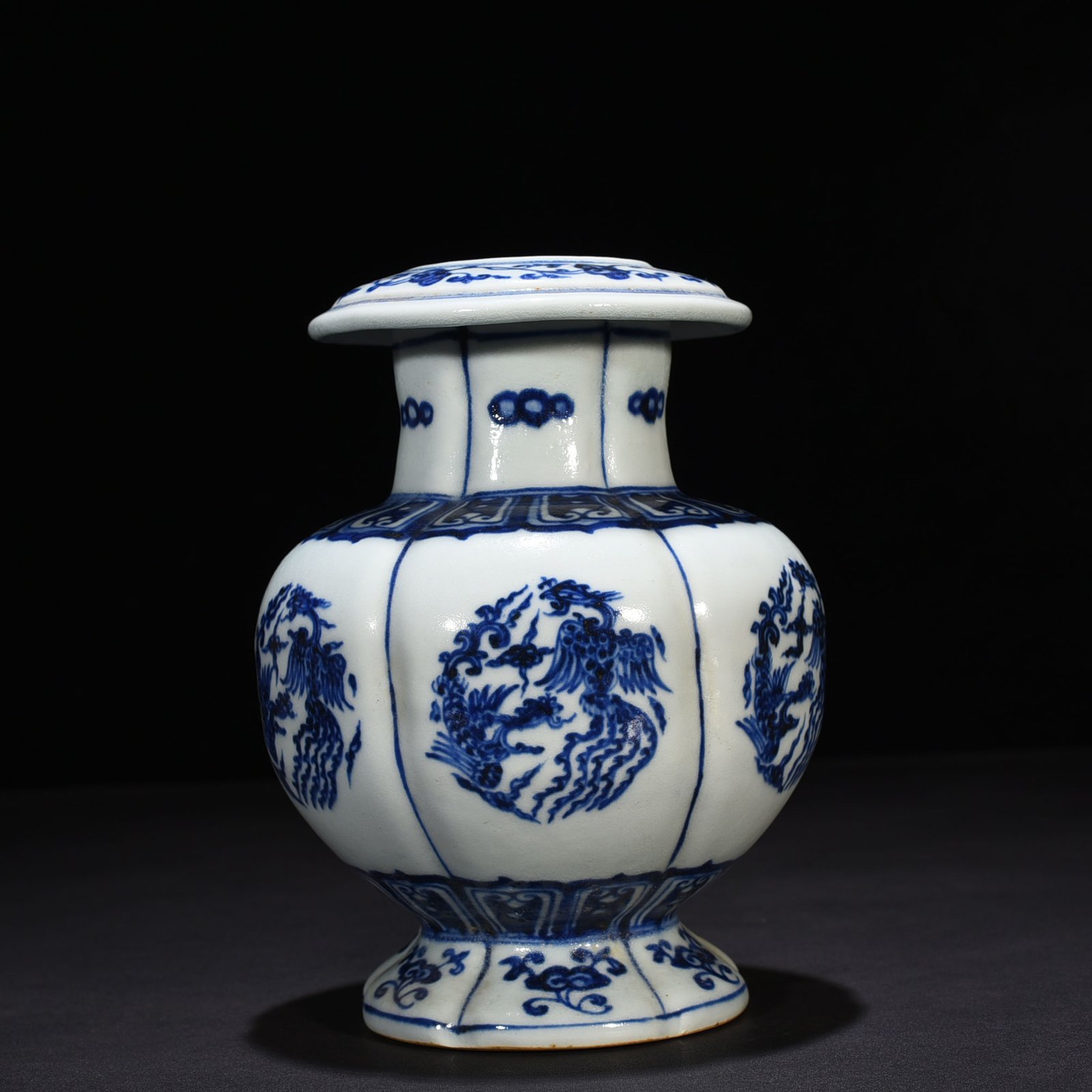 Ming Dynasty Xuande blue and white pomegranate statue with phoenix