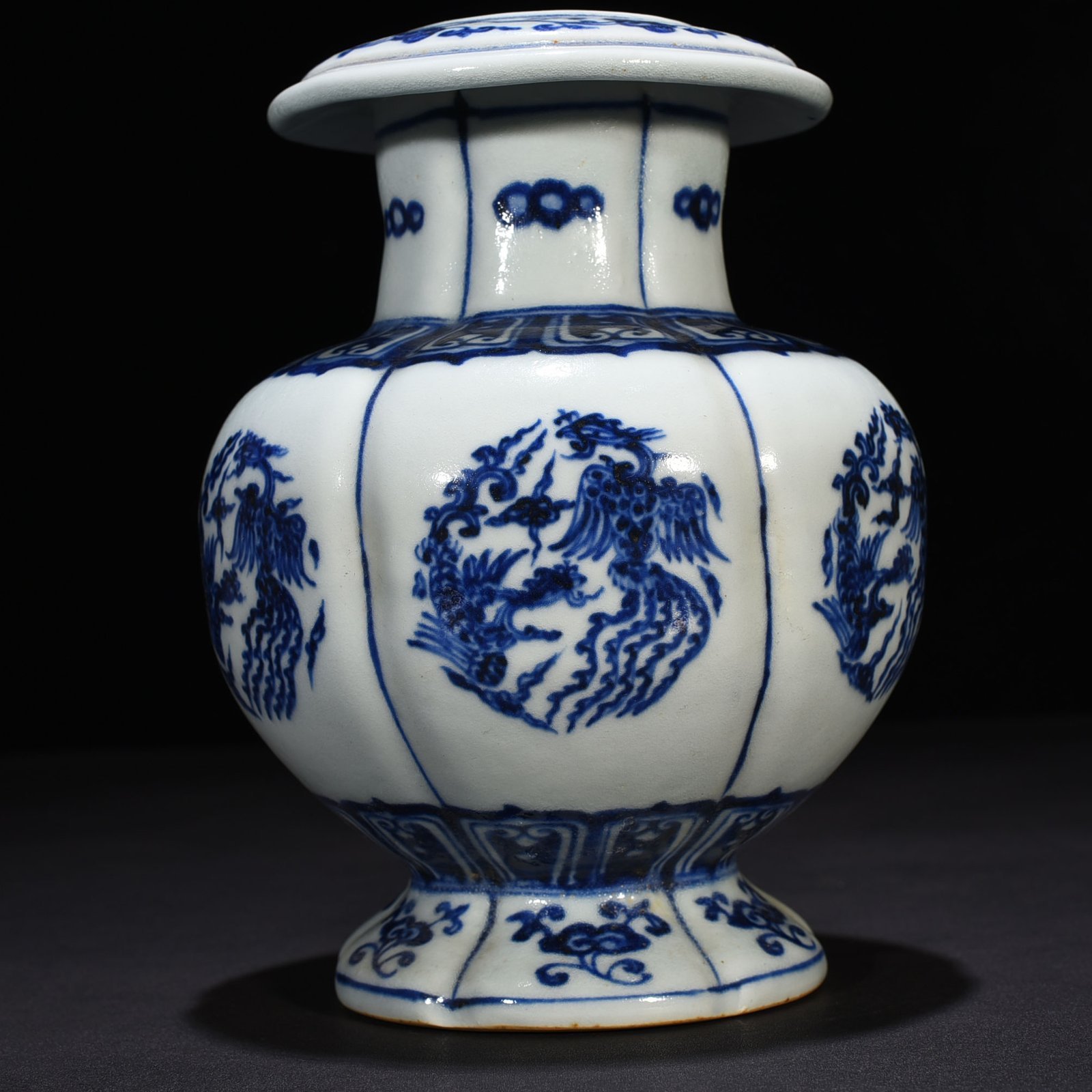 Ming Dynasty Xuande blue and white pomegranate statue with phoenix