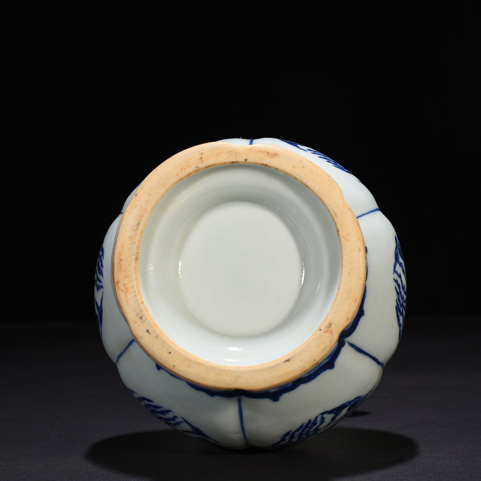 Ming Dynasty Xuande blue and white pomegranate statue with phoenix