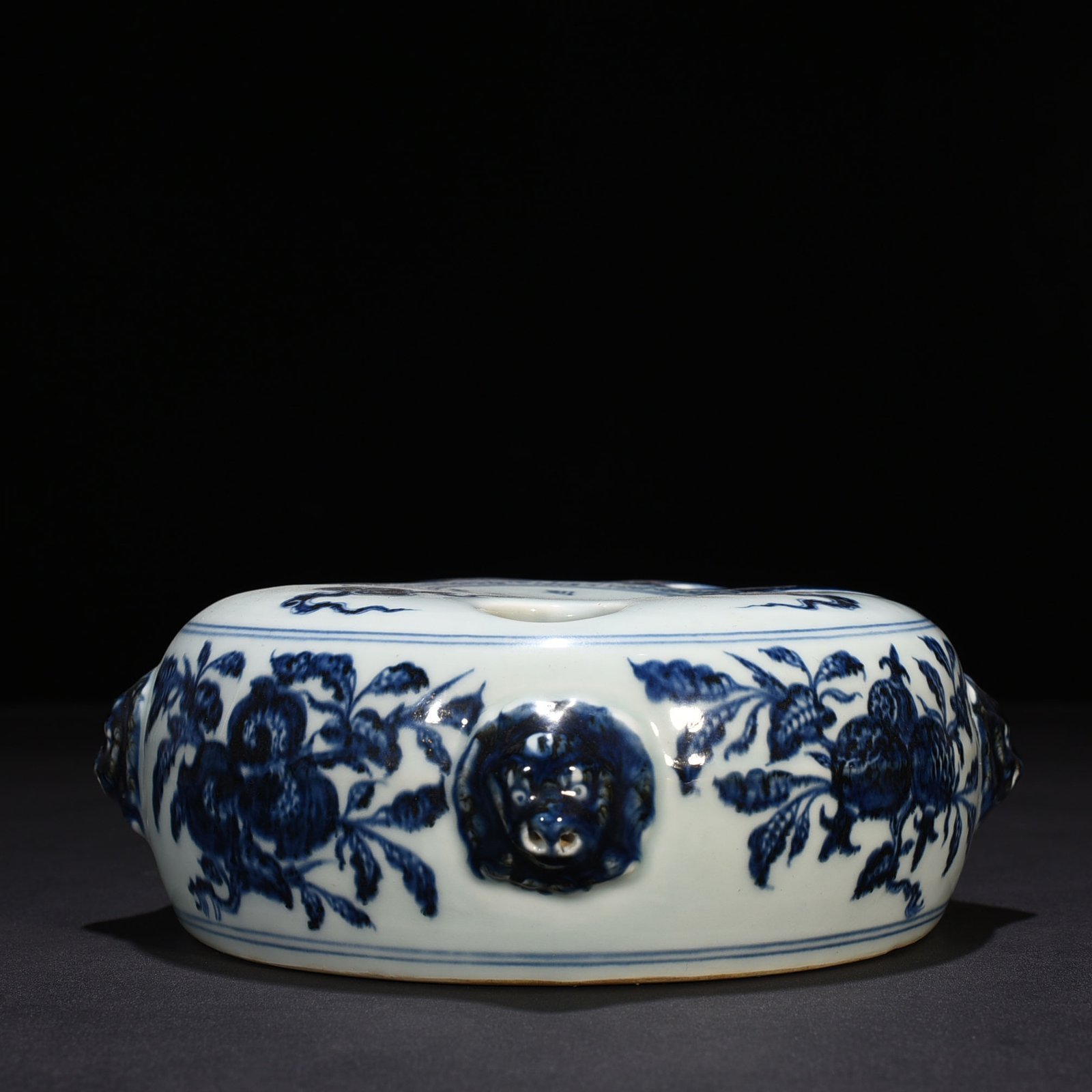 Ming Dynasty Xuande blue and white flower arrangement with broken branches and floral