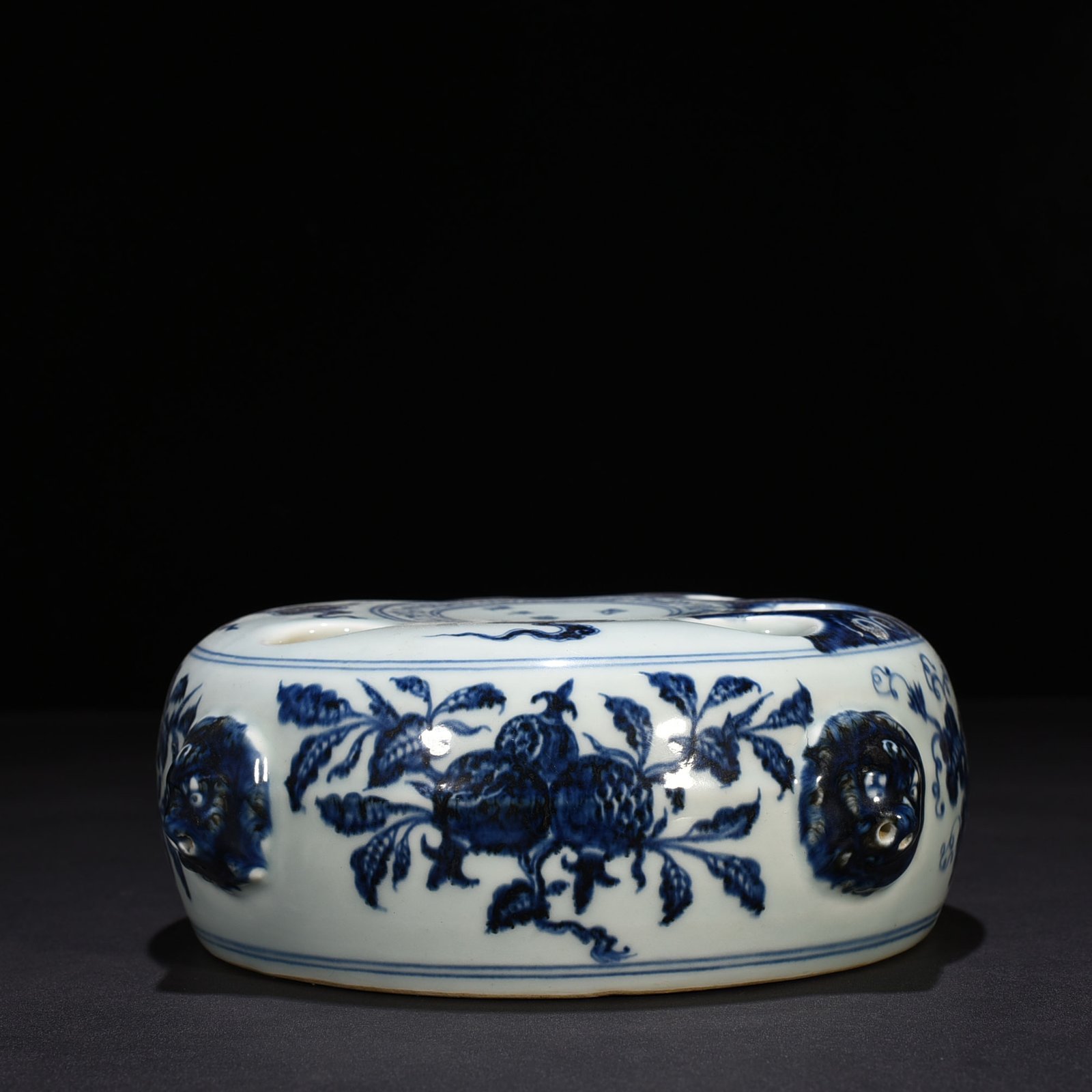 Ming Dynasty Xuande blue and white flower arrangement with broken branches and floral