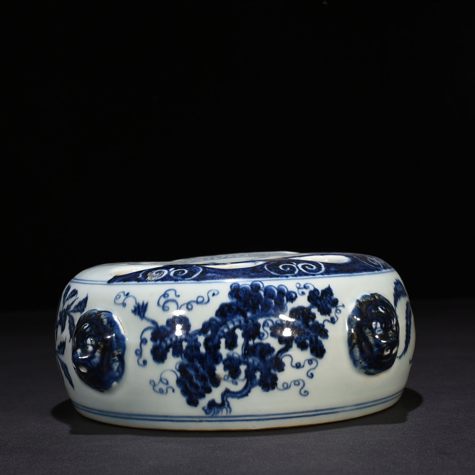 Ming Dynasty Xuande blue and white flower arrangement with broken branches and floral