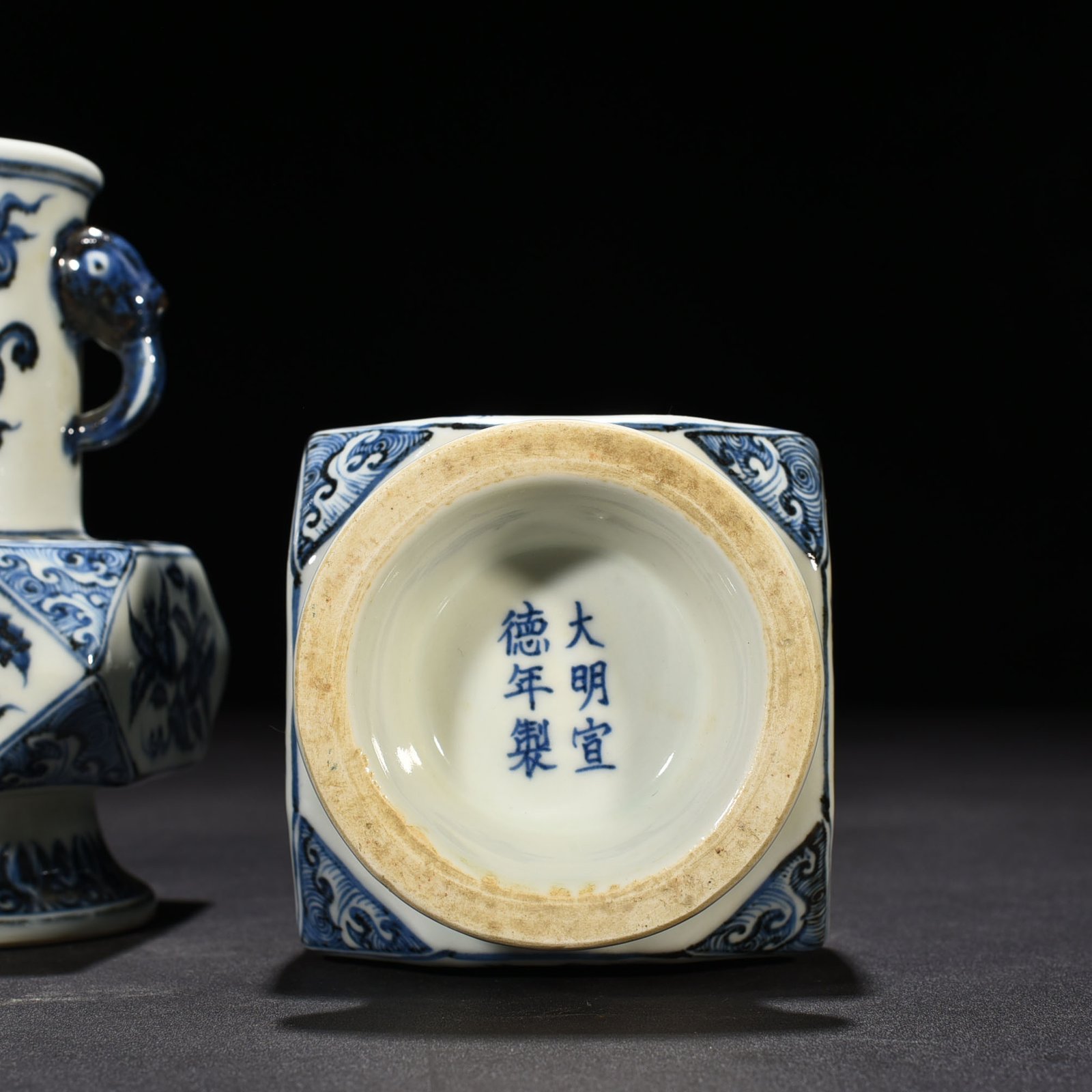 Ming Dynasty Xuande blue and white Japanese horn vase with folded branches flowers and fruits