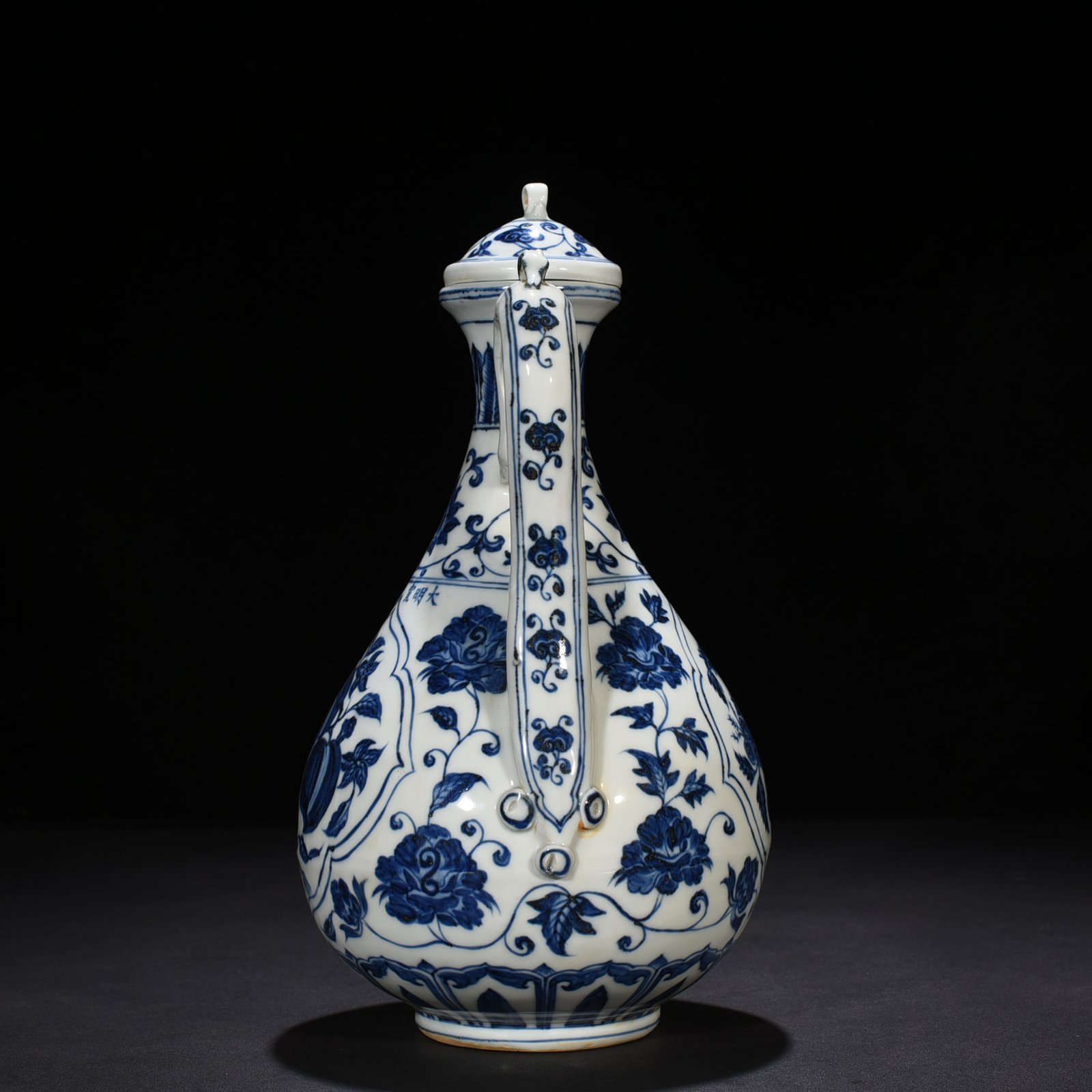 Ming Dynasty Xuande blue and white ewer with broken branches flowers and fruits